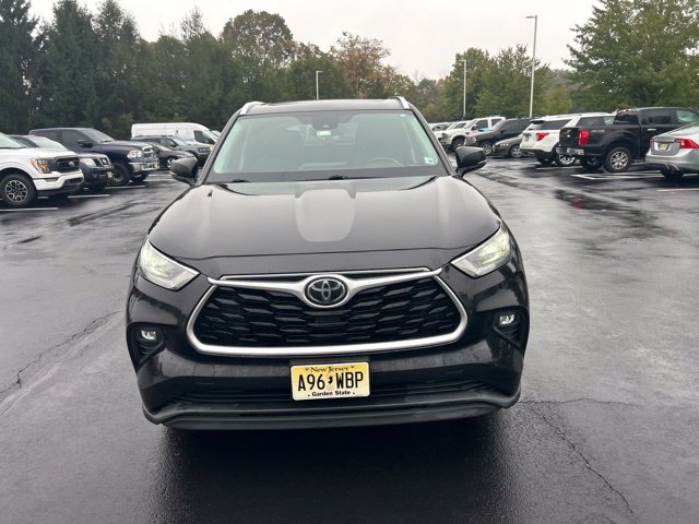Used 2020 Toyota Highlander XLE AWD/4WD image 2