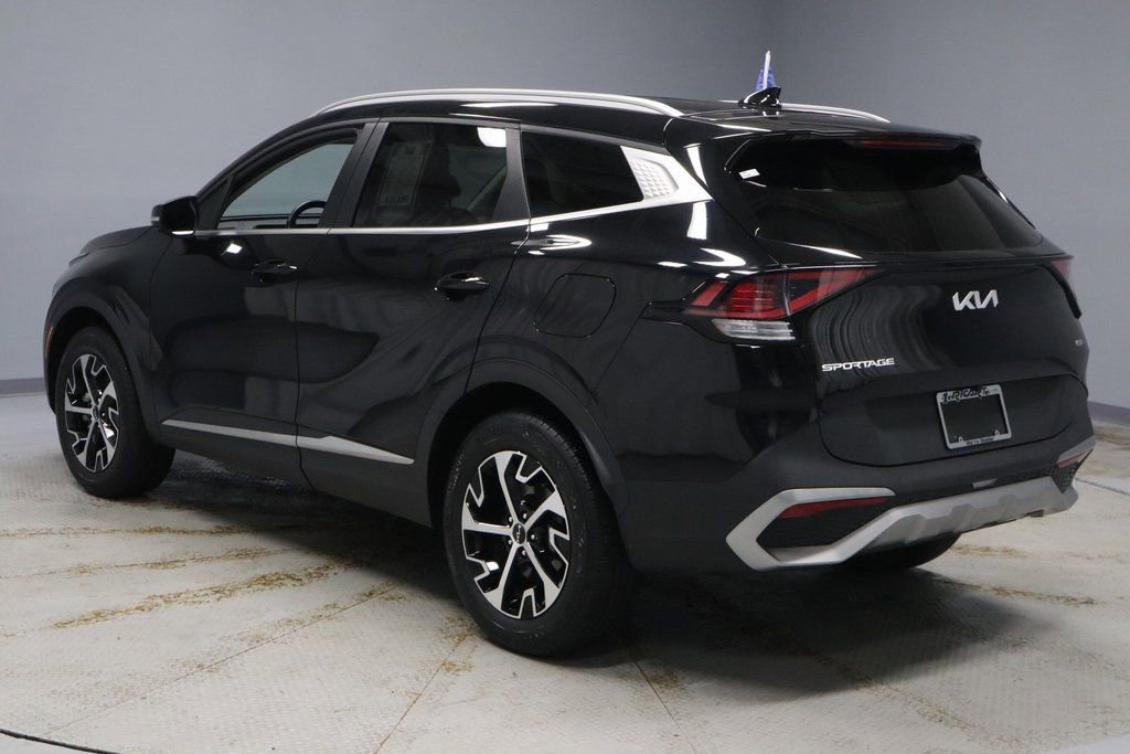 Used 2023 Kia Sportage EX image 3