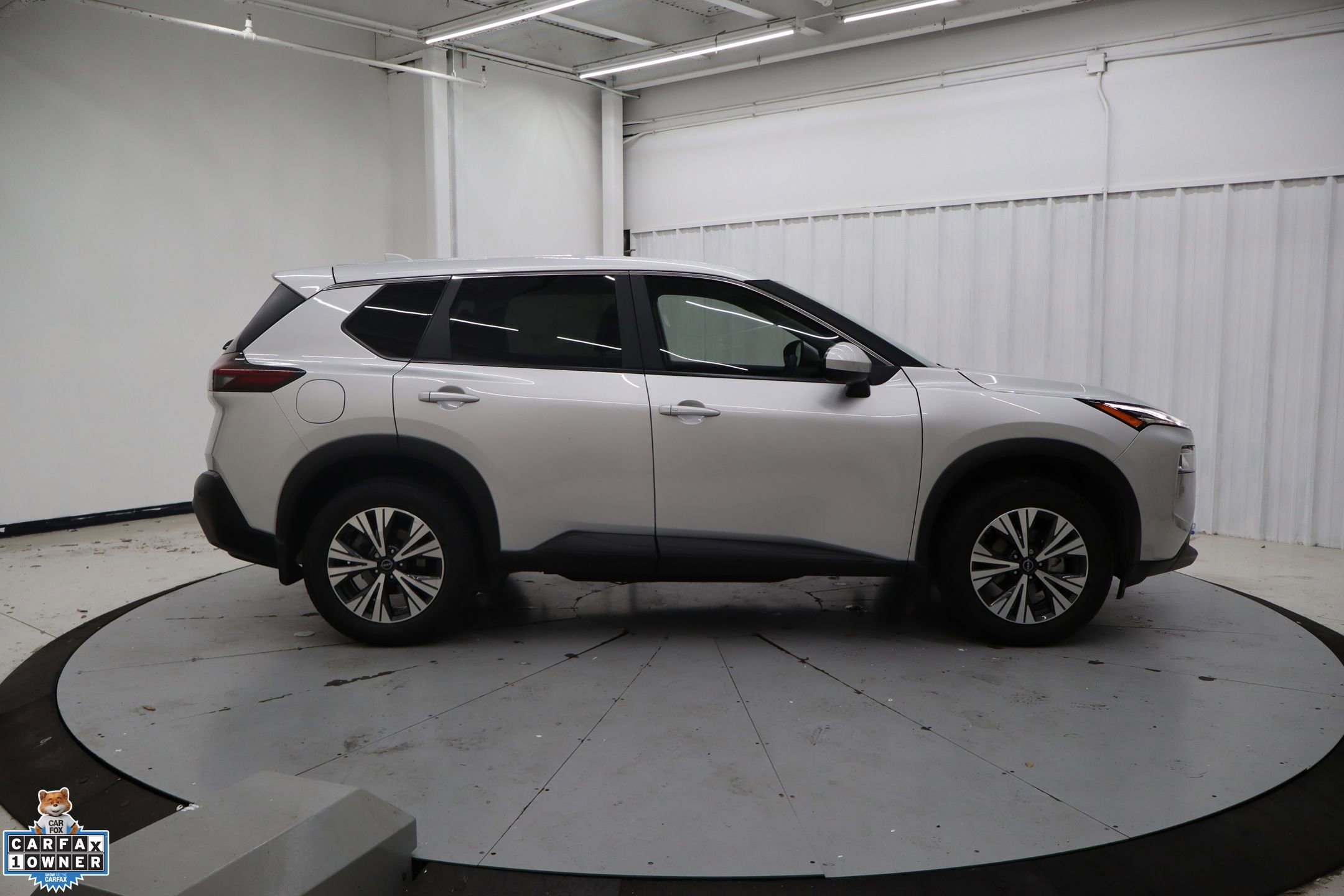 Used 2023 Nissan Rogue SV image 6