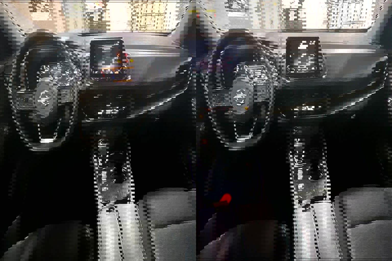 Used 2023 Nissan Rogue SV image 15