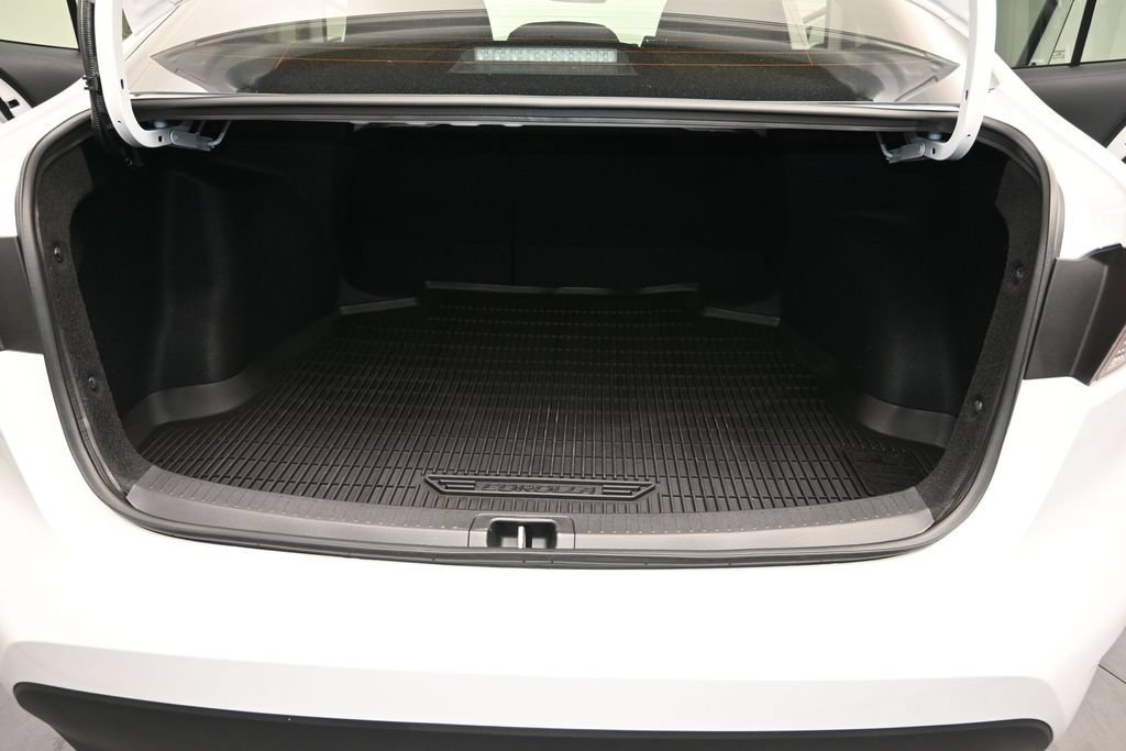 Used 2025 Toyota Corolla LE w/ LE Premium Package FWD image 11