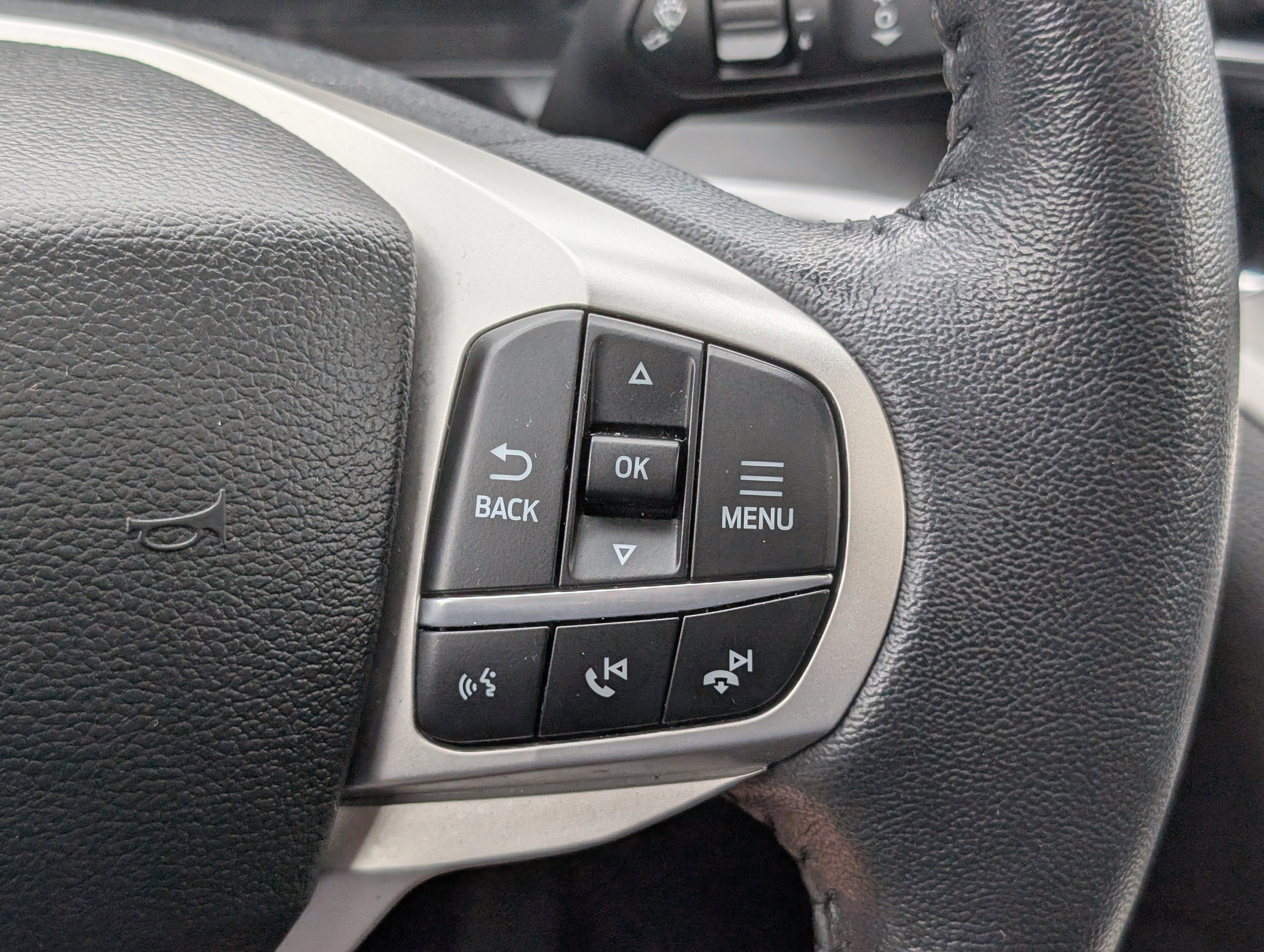 Certified 2022 Ford Explorer XLT w/ Equipment Group 202A image 29