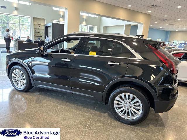 Used 2024 Cadillac XT4 Luxury w/ Cold Weather Package FWD image 8
