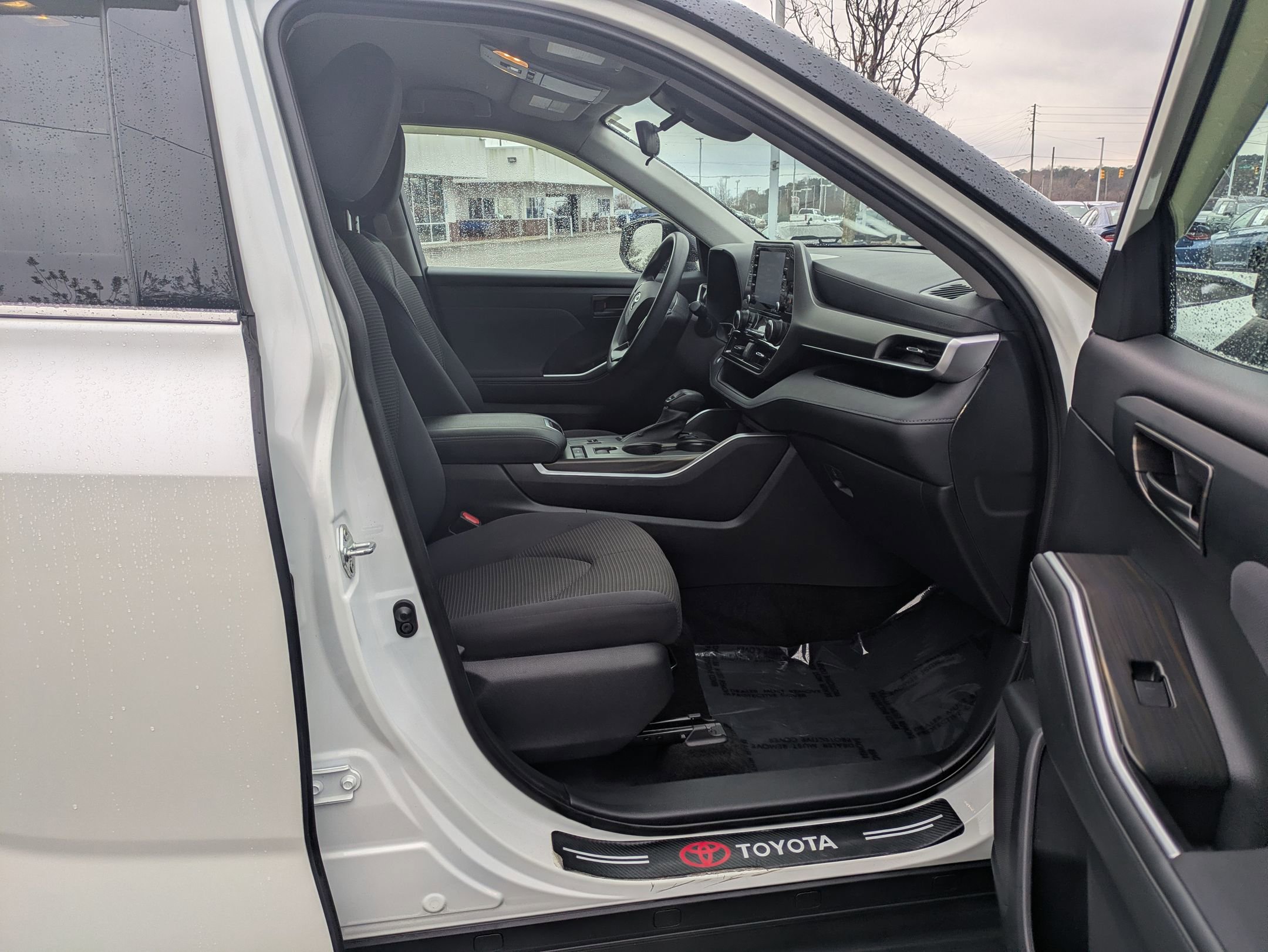 Used 2021 Toyota Highlander L image 34