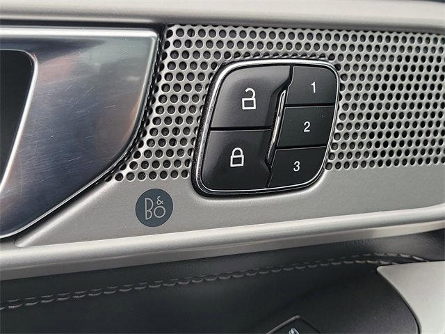 Certified 2021 Ford Explorer Limited w/ Hybrid Equipment Group 310A image 19