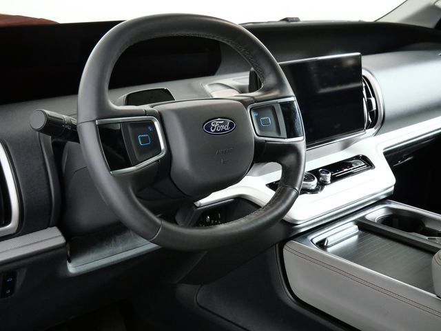 Certified 2025 Ford Expedition Active AWD/4WD image 19