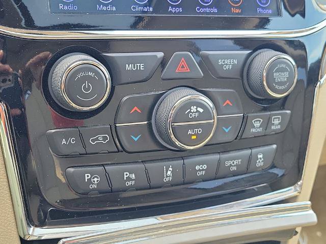 Used 2019 Jeep Grand Cherokee Overland AWD/4WD image 31