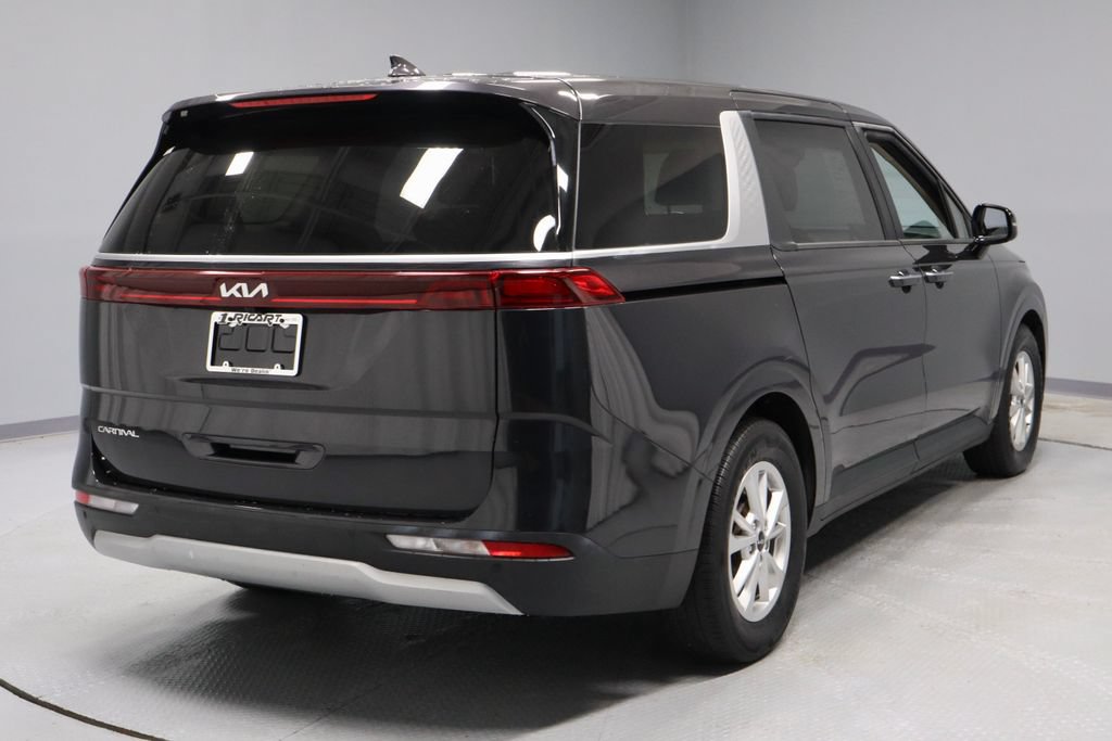 Used 2024 Kia Carnival LX FWD image 11