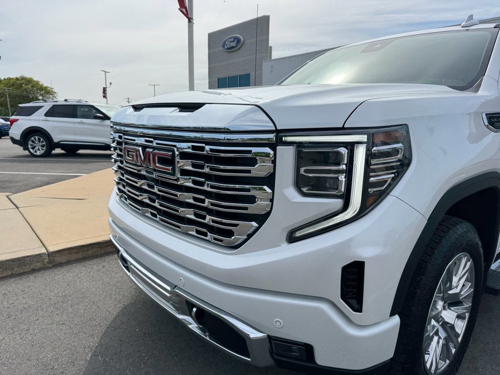 Used 2022 GMC Sierra 1500 Denali w/ Technology Package AWD/4WD image 5