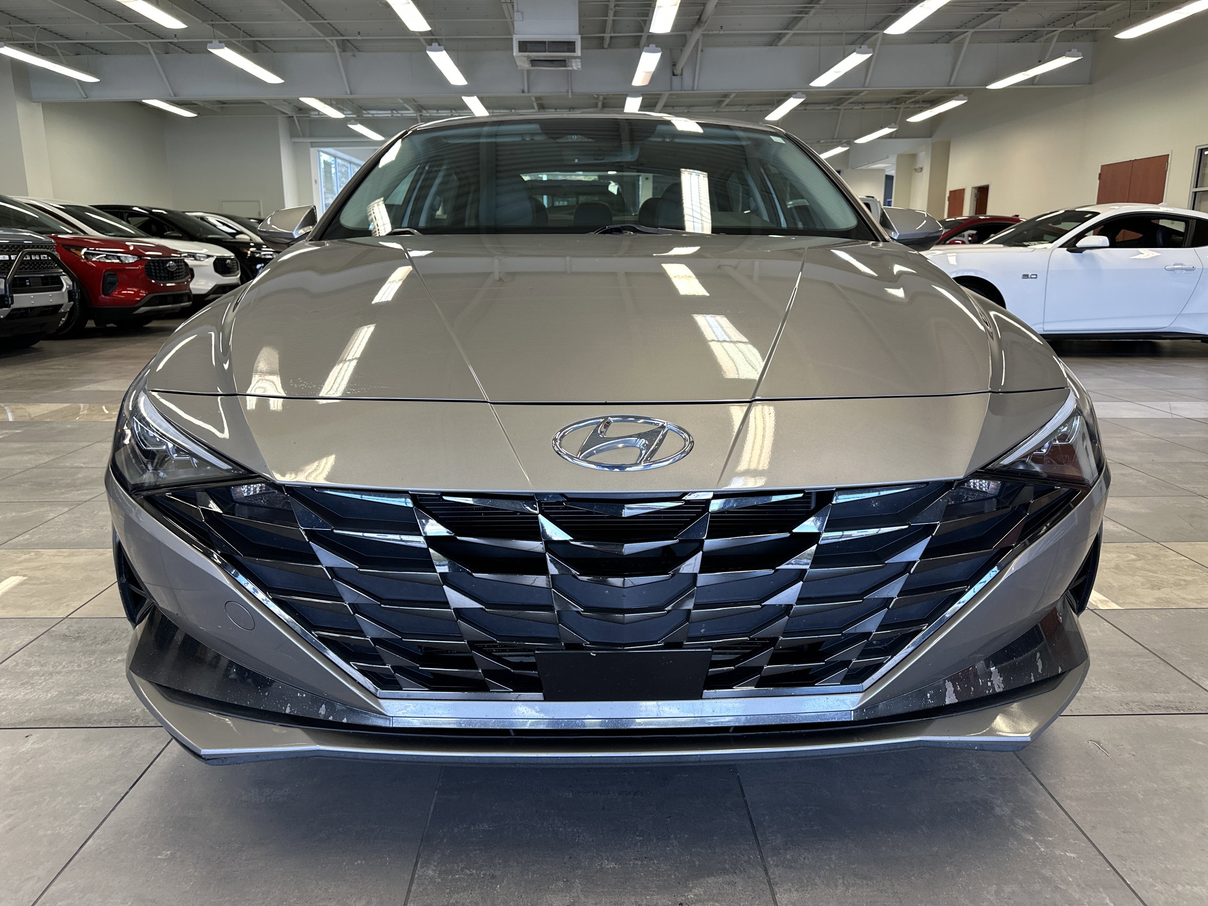 Used 2021 Hyundai Elantra Limited image 9
