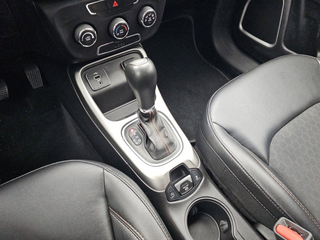 Used 2018 Jeep Compass Latitude image 30