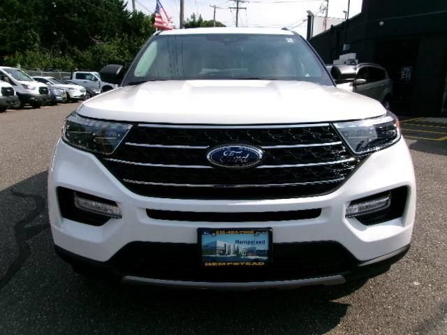 Certified 2022 Ford Explorer XLT w/ Equipment Group 202A AWD/4WD image 2