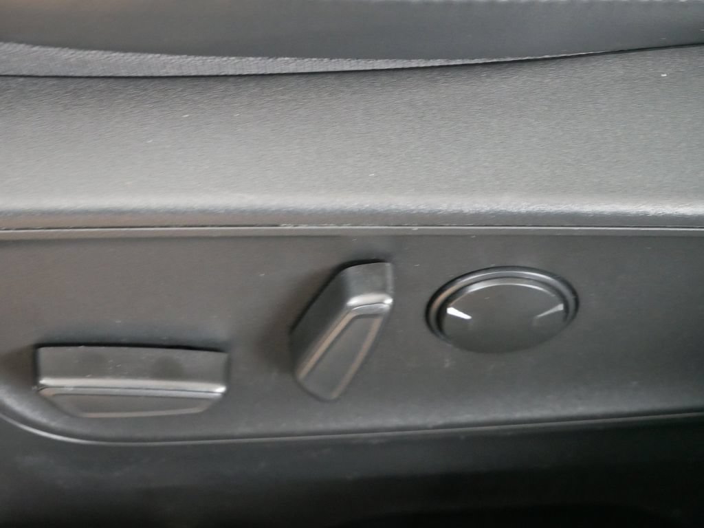 Certified 2023 Ford Escape Platinum AWD/4WD image 18