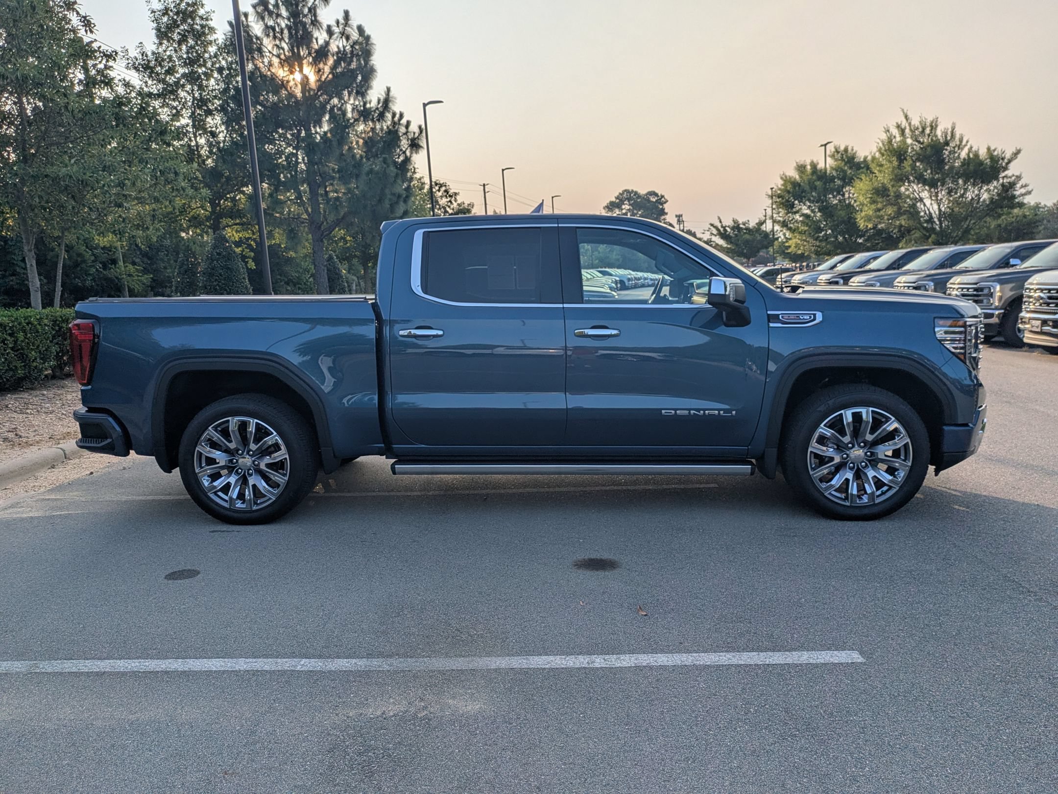 Used 2026 GMC Sierra 1500 Denali w/ Denali Reserve Package AWD/4WD image 3