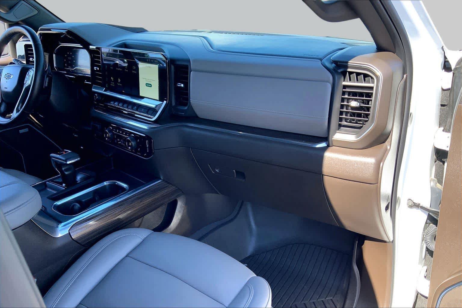 Used 2024 Chevrolet Silverado 1500 LT Trail Boss w/ Convenience Package II AWD/4WD image 17