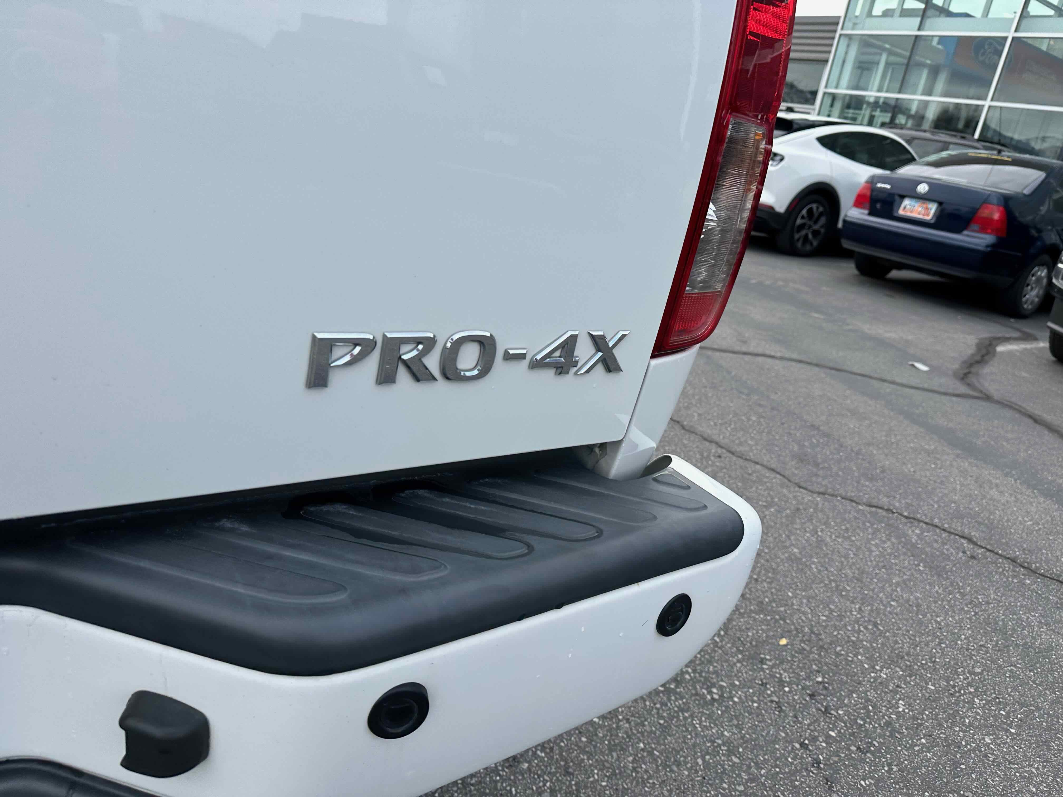 Used 2020 Nissan Frontier PRO-4X w/ Pro-4x Utility Package image 13