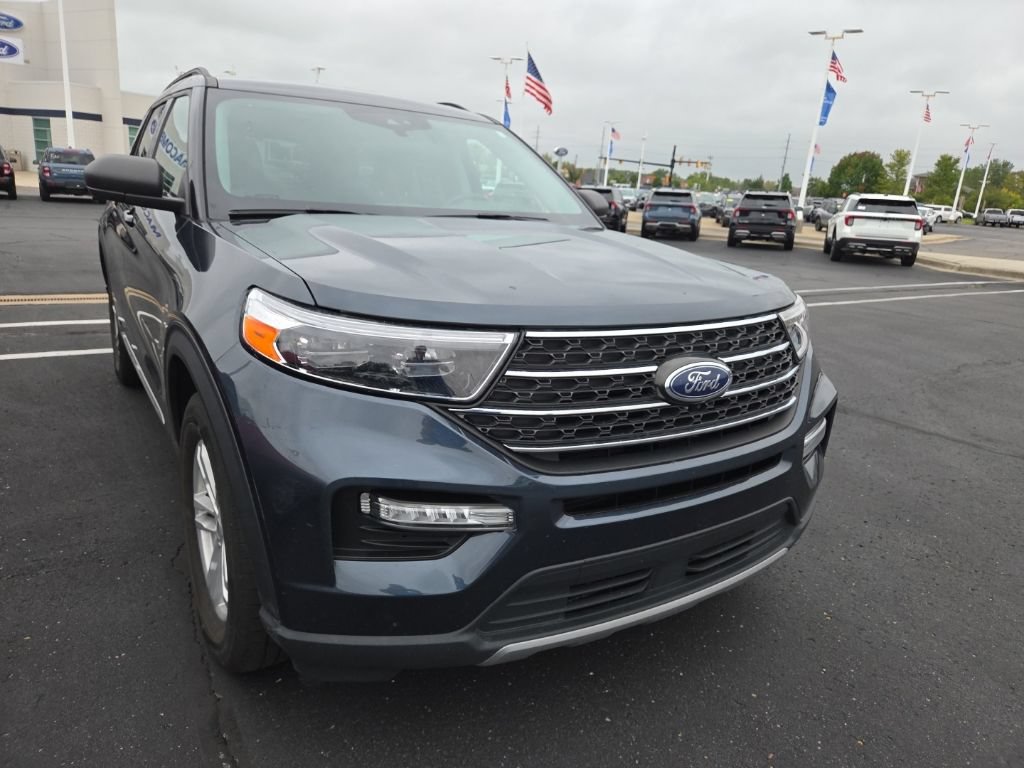 Certified 2024 Ford Explorer XLT w/ Equipment Group 202A AWD/4WD image 3