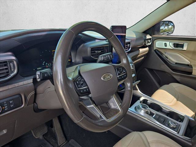Certified 2020 Ford Explorer Platinum w/ Premium Technology Package AWD/4WD image 16