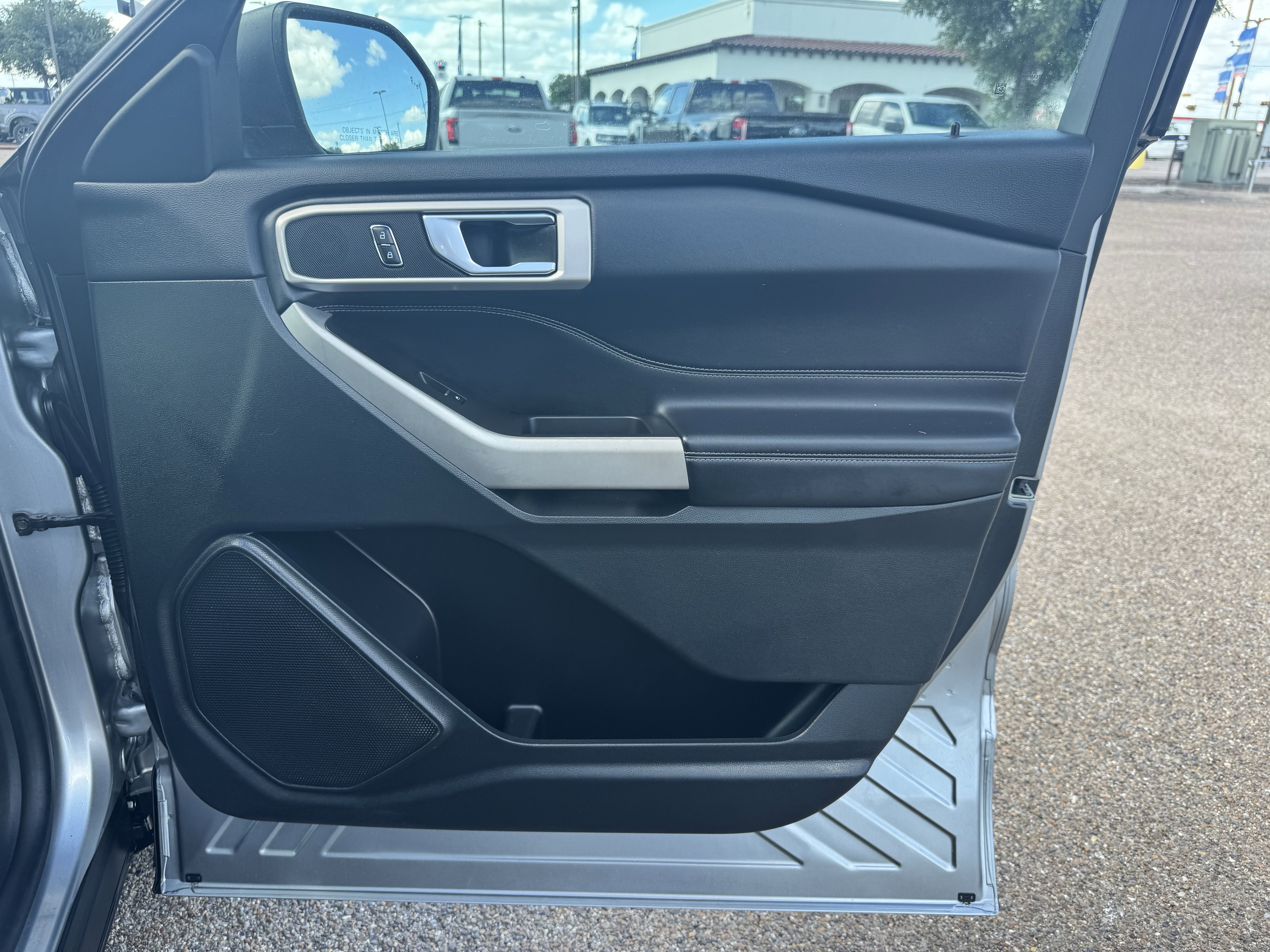 Certified 2024 Ford Explorer XLT RWD image 33
