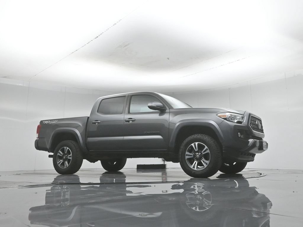 Used 2019 Toyota Tacoma TRD Sport AWD/4WD image 4
