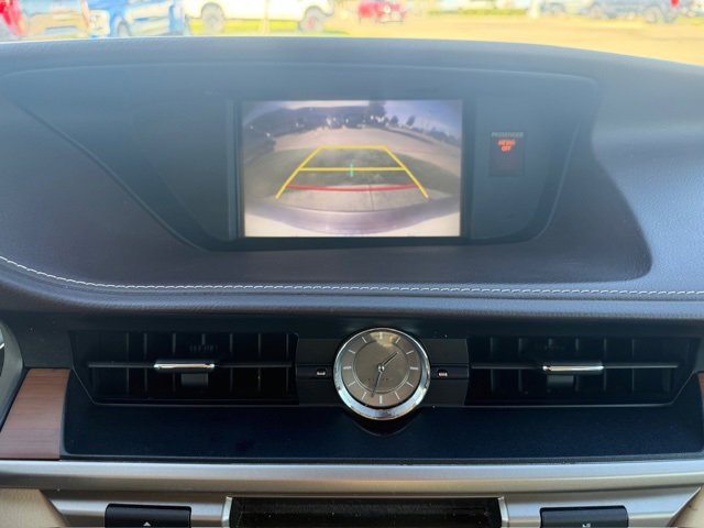 Used 2017 Lexus ES 300h w/ Luxury Package image 16