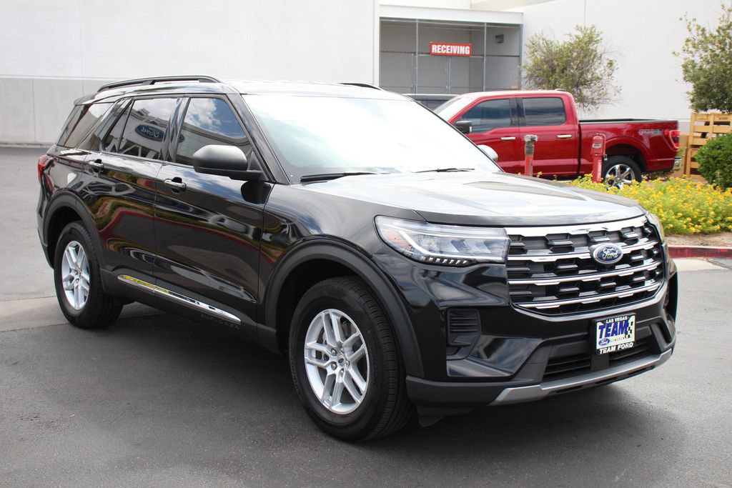 Certified 2025 Ford Explorer Active AWD/4WD image 11