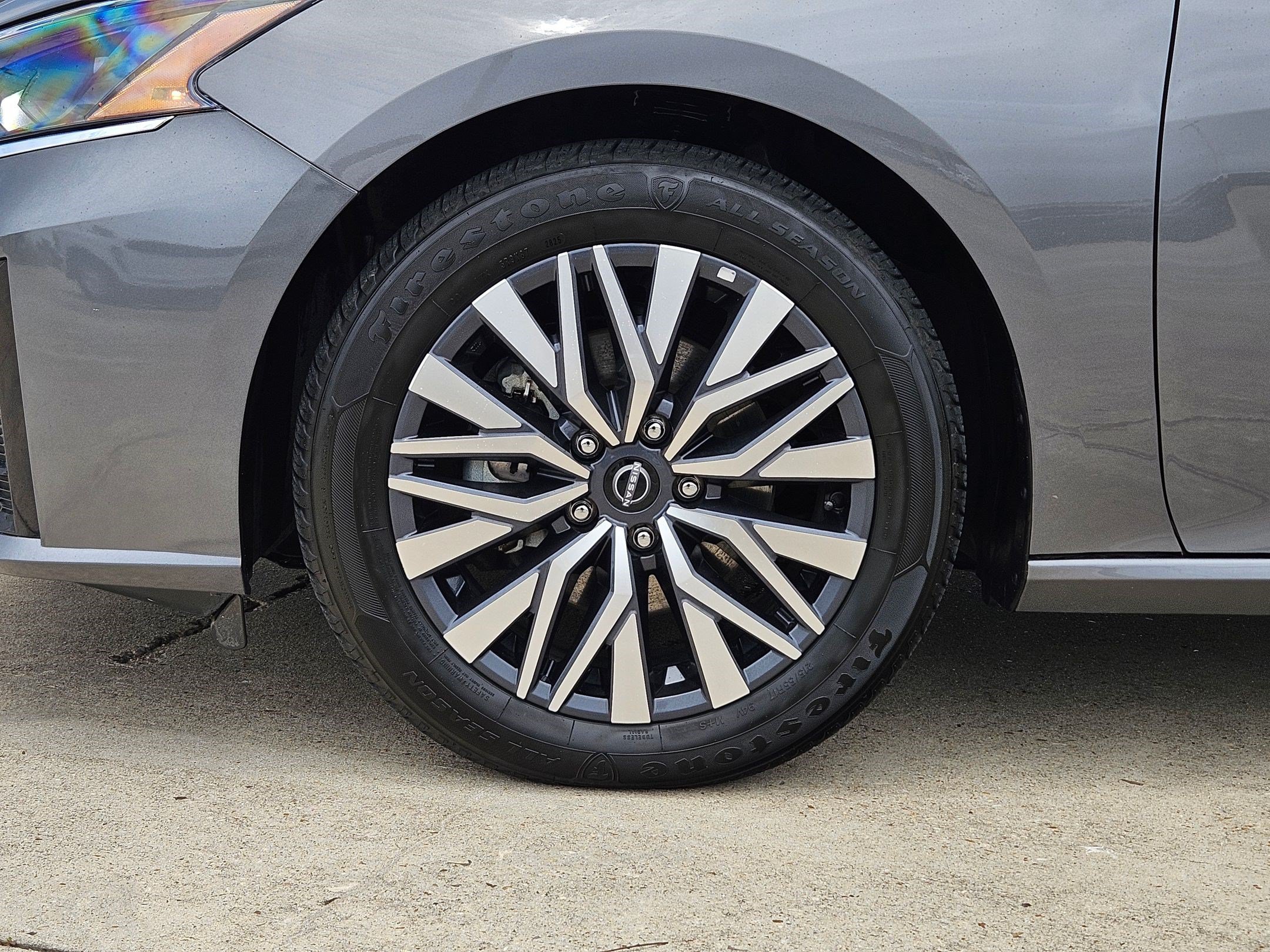Used 2025 Nissan Altima 2.5 SV FWD image 13