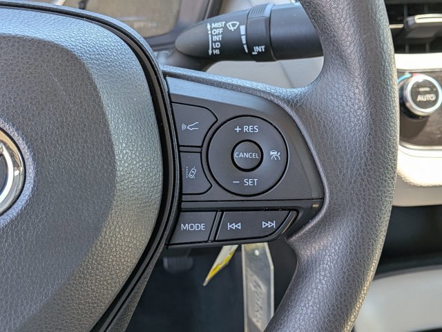 Used 2022 Toyota Corolla LE FWD image 18