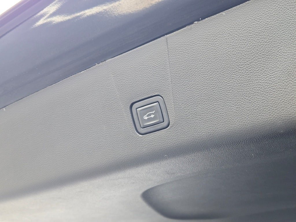 Used 2023 Chevrolet Traverse LT w/ LPO, Floor Liner Package AWD/4WD image 16