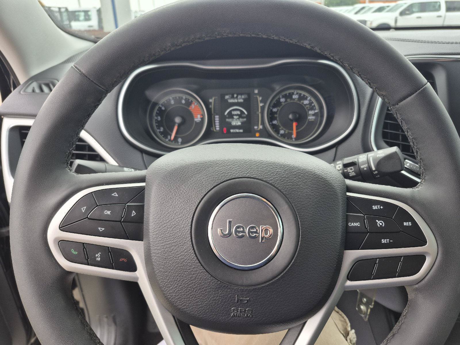 Used 2022 Jeep Cherokee Latitude AWD/4WD image 16