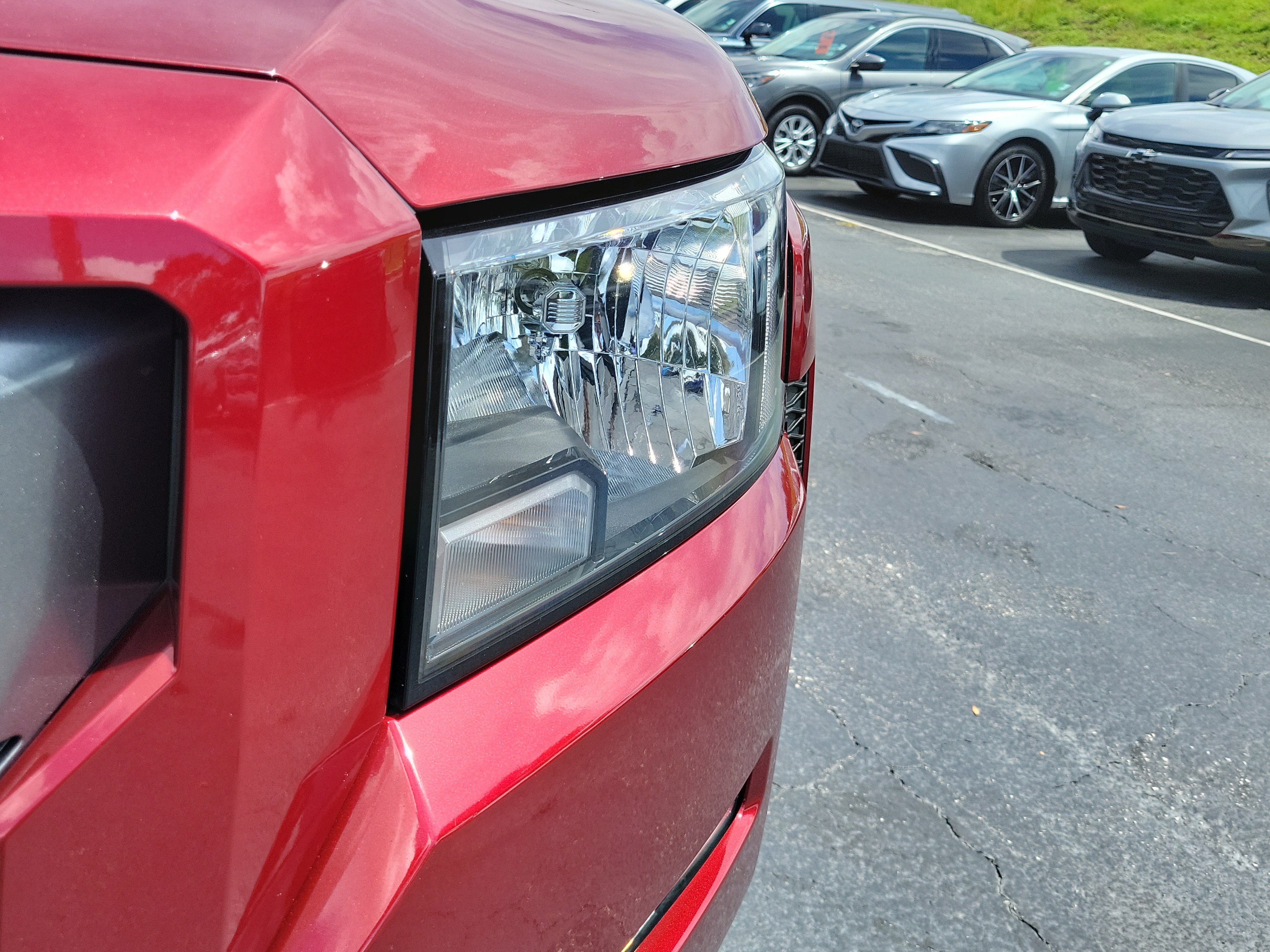 Used 2022 Nissan Frontier SV RWD image 3
