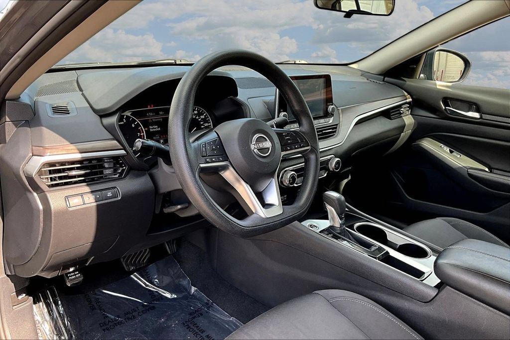 Used 2024 Nissan Altima 2.5 SV FWD image 18