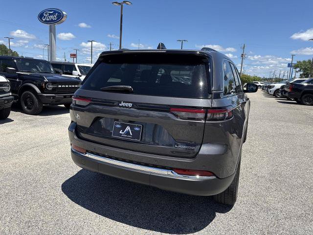 Used 2024 Jeep Grand Cherokee Laredo X RWD image 14