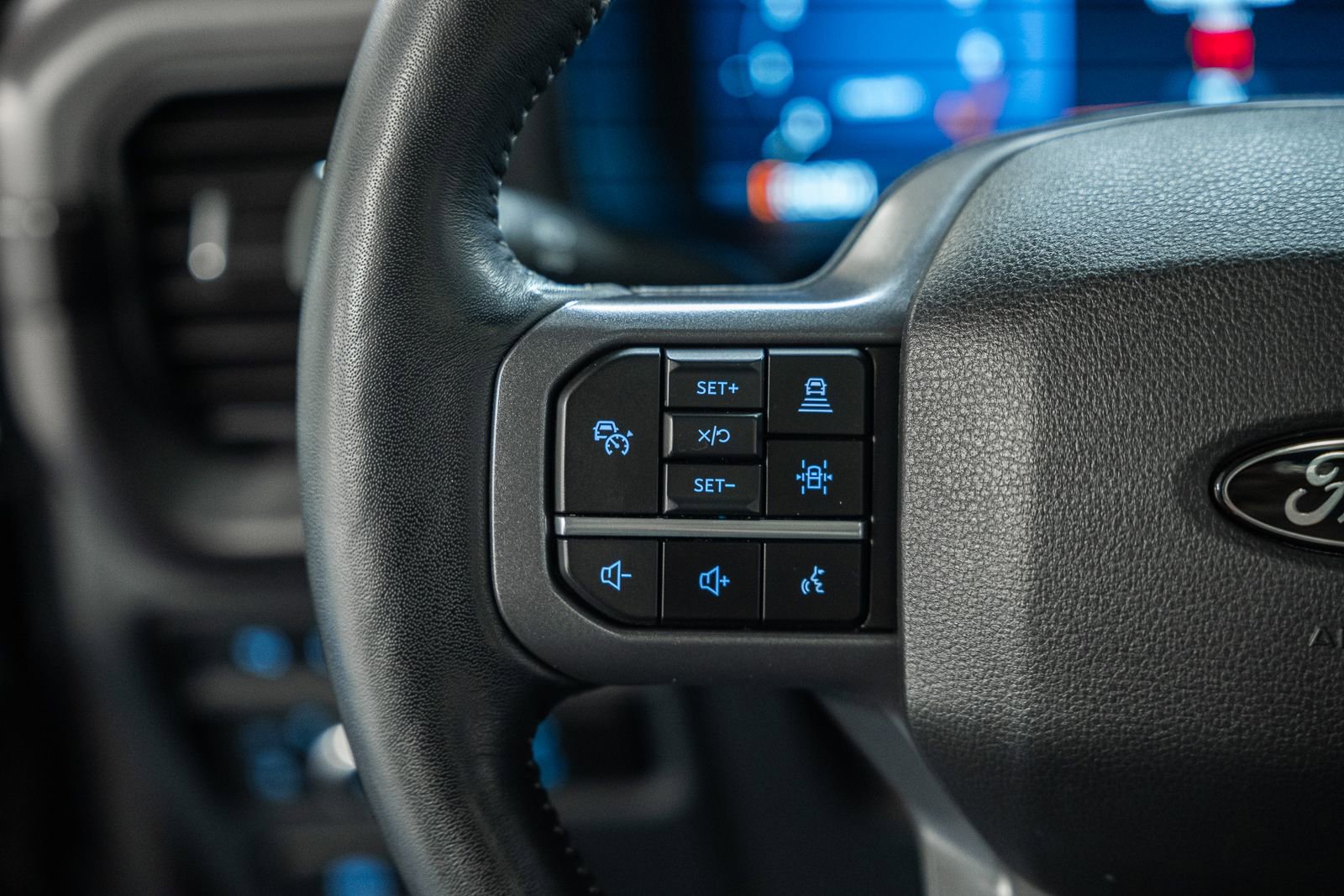 Certified 2024 Ford F150 Lariat w/ Equipment Group 502A High image 37