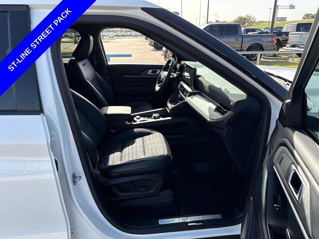 Certified 2025 Ford Explorer ST-Line w/ Premium Package RWD image 15
