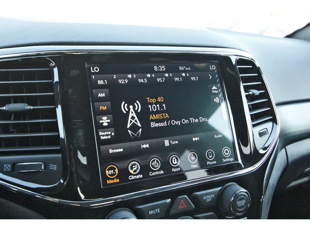 Used 2022 Jeep Grand Cherokee Laredo X RWD image 22