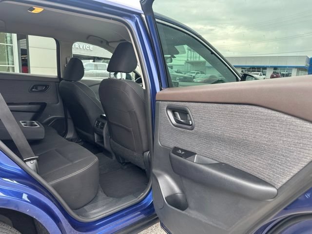 Used 2023 Nissan Rogue S FWD image 15