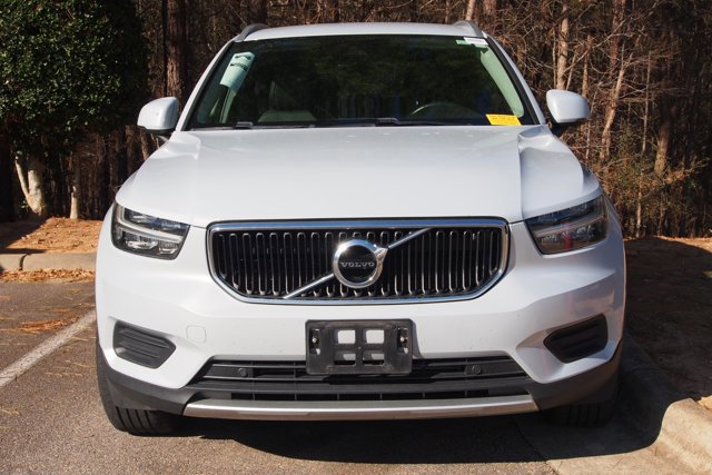Used 2020 Volvo XC40 T4 Momentum image 5