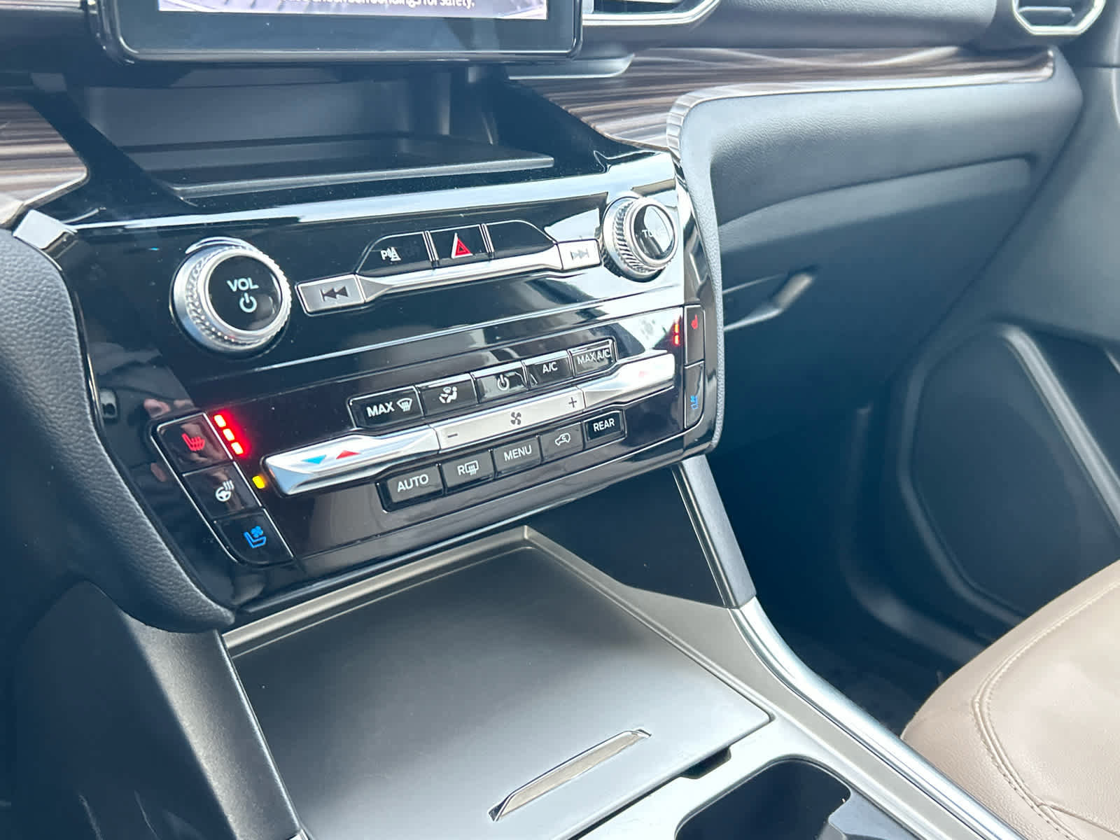 Certified 2024 Ford Explorer Limited image 29