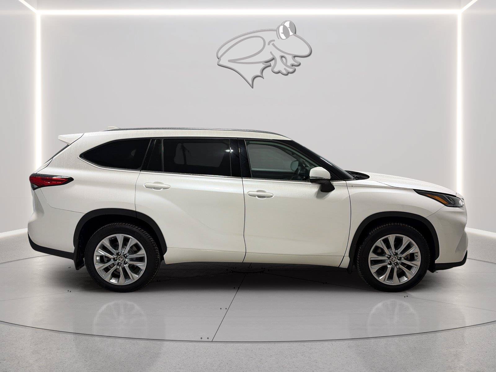 Used 2021 Toyota Highlander Limited AWD/4WD image 6