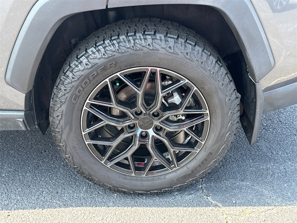 Used 2024 Toyota RAV4 XLE image 20