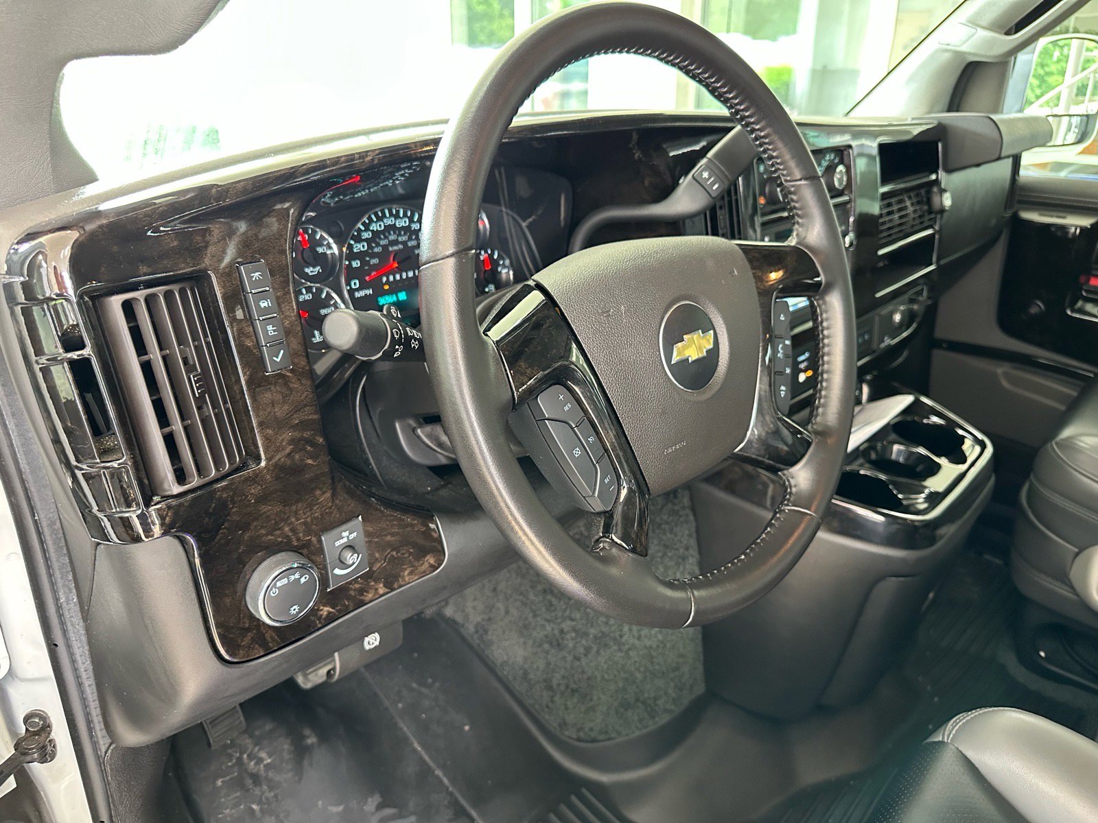Used 2020 Chevrolet Express 2500 w/ Enhanced Convenience Package RWD image 20