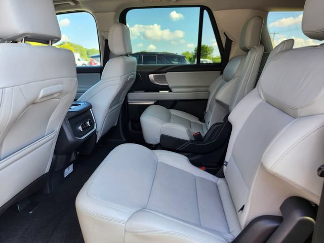 Certified 2025 Ford Expedition Max Platinum w/ Driver's Package AWD/4WD image 16