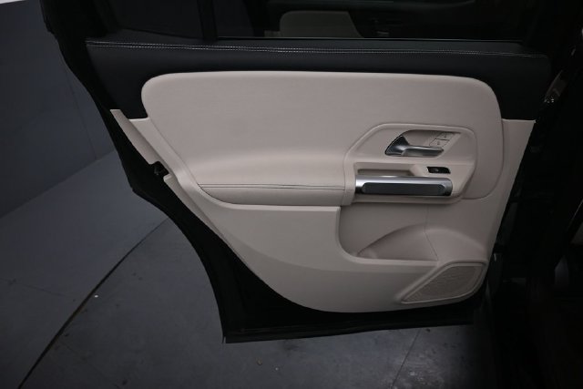 Used 2023 Mercedes-Benz GLB 250 4MATIC image 23