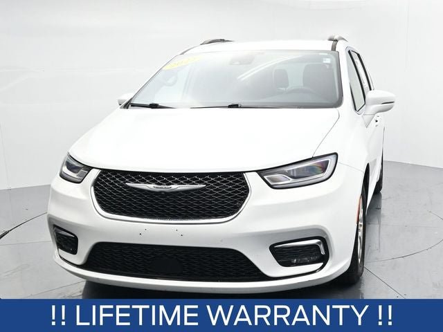 Used 2022 Chrysler Pacifica Touring-L FWD image 3