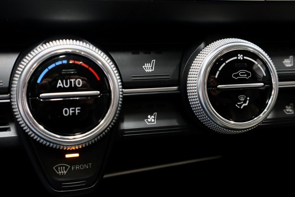 Used 2019 Genesis G70 2.0T Advanced w/ Dynamic Package image 12