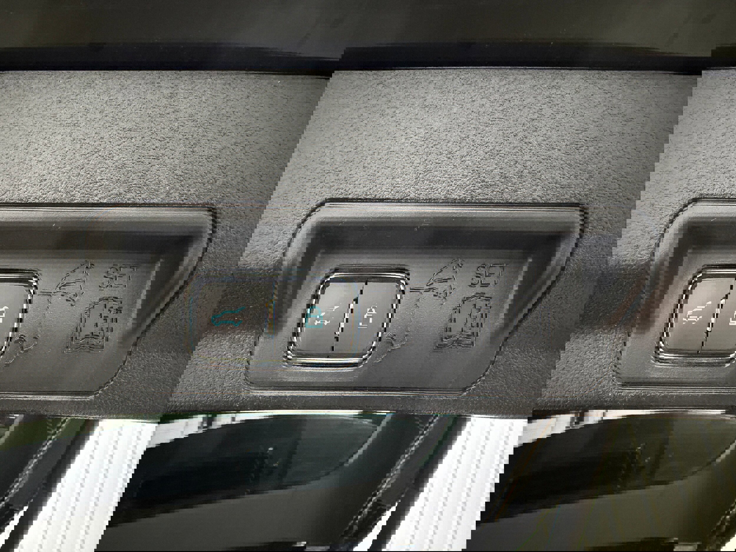 Certified 2020 Ford Explorer XLT w/ Equipment Group 202A image 31