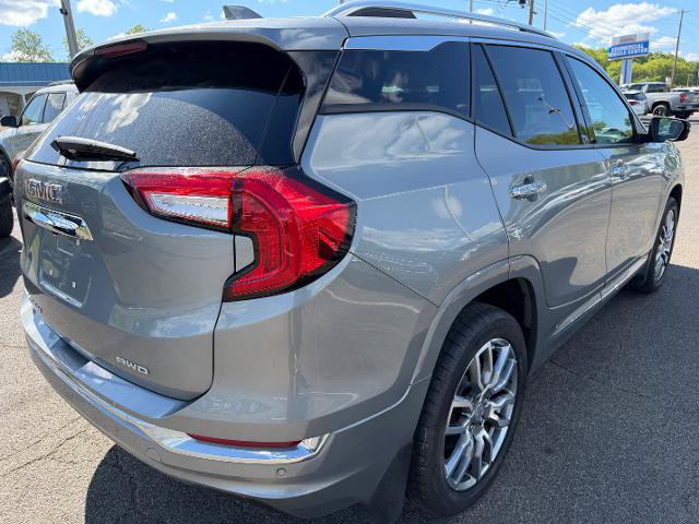 Used 2024 GMC Terrain Denali w/ Denali Premium Package AWD/4WD image 2