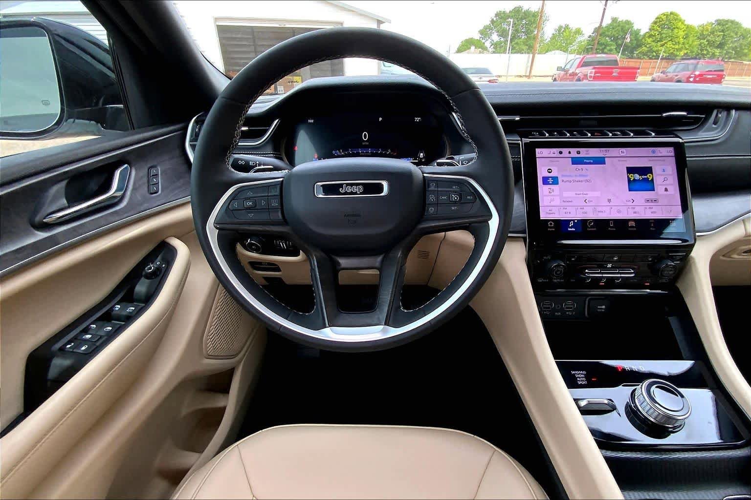 Used 2025 Jeep Grand Cherokee L Limited AWD/4WD image 6