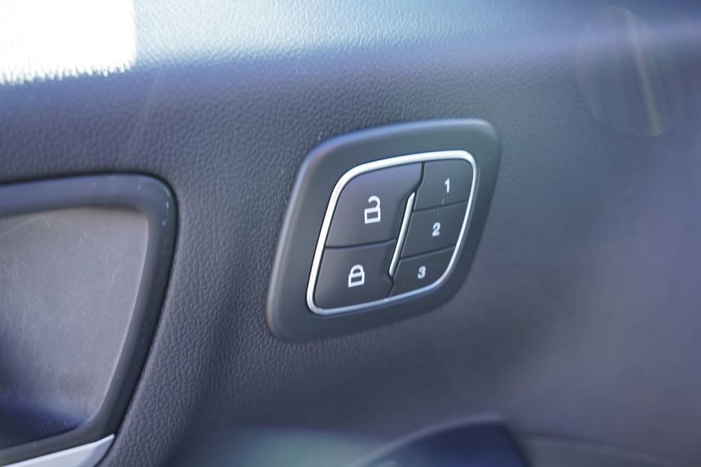 Certified 2025 Ford Escape Platinum w/ Premium Technology Package image 21